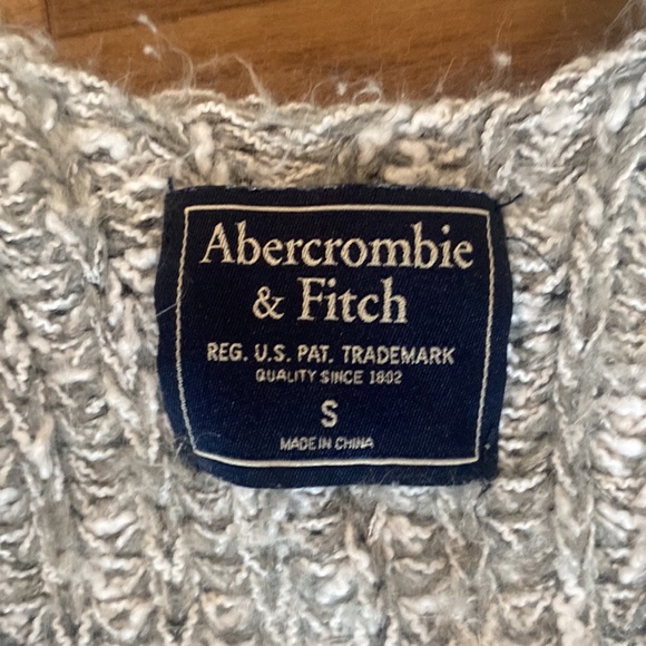 Abercrombie & Fitch Gray Puffed Sleeve Cable Cardigan Small - Picture 4 of 5